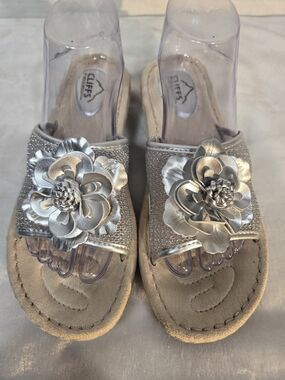 Cliffs by WHITE MOUNTAIN Silver Floral Slide Sandals